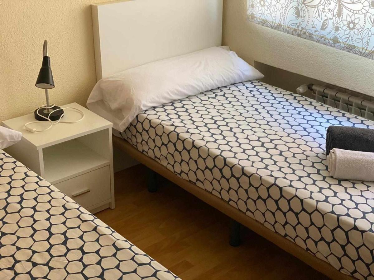 Residencia 12 Octubre Bed & Breakfast Madrid Exterior photo