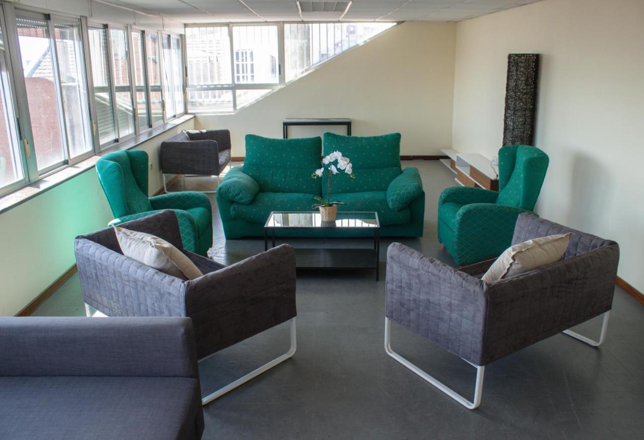 Residencia 12 Octubre Bed & Breakfast Madrid Exterior photo